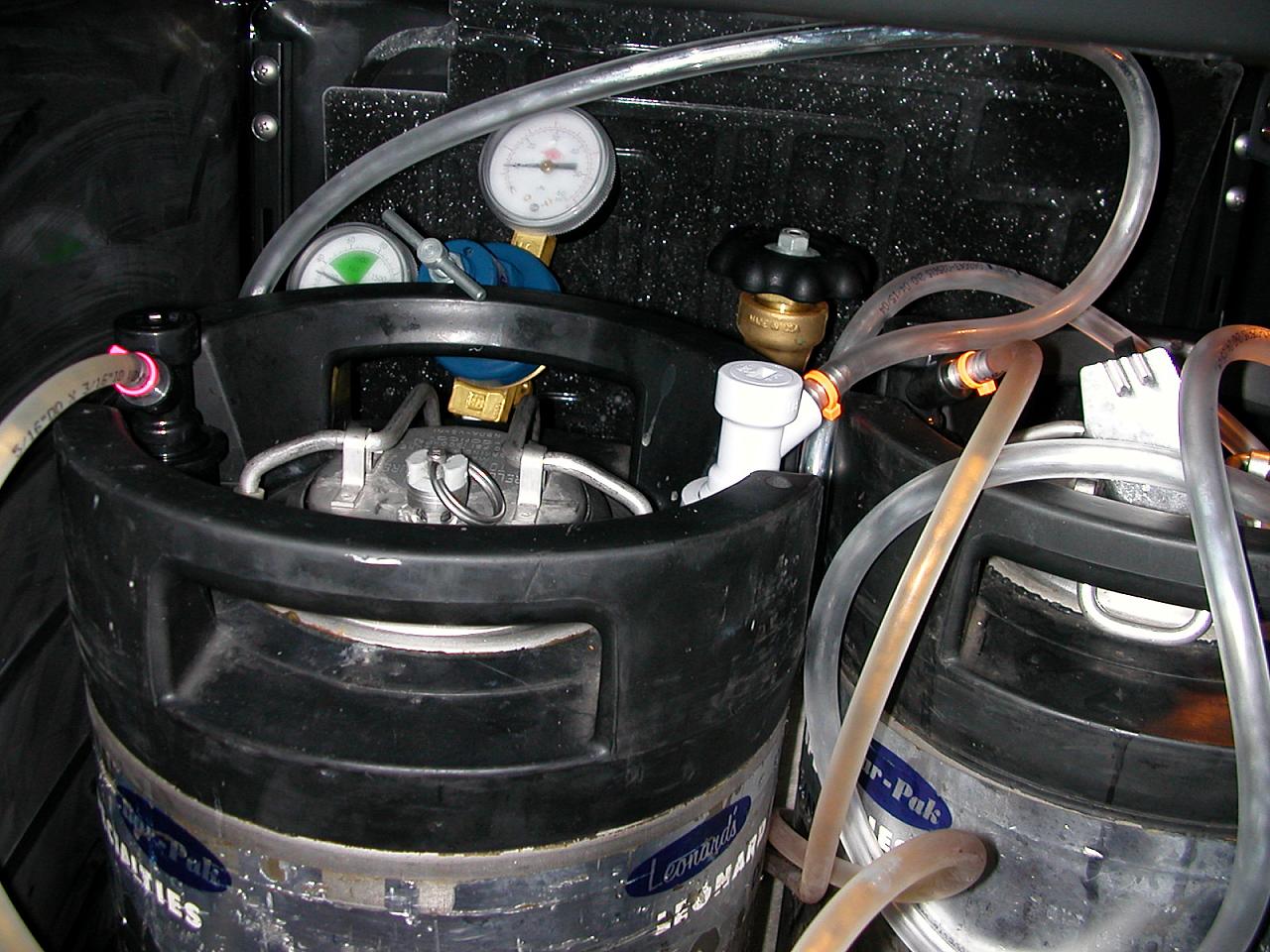 The regulator and co2 tank are tucked behind the kegs.